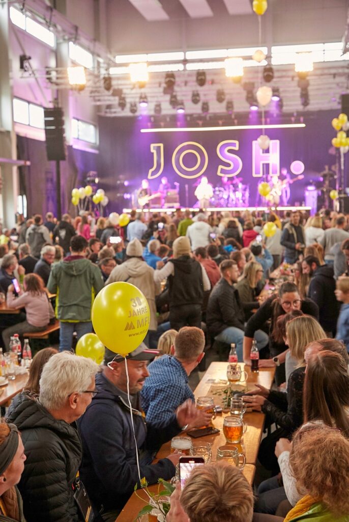 Die MFL lud Mitarbeitende und Familien zum Fest: Über 1000 Besucher sind gekommen. (Foto: Birgit Steinberger)